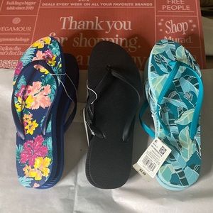 NWT Flip Flops Bundle. 3 Pairs of Basic Flip Flops. colors & patterns.
Size 7-8